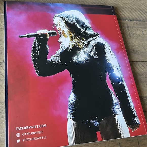 Taylor Swift Reputation Official Tour Book - Picture 2 of 8